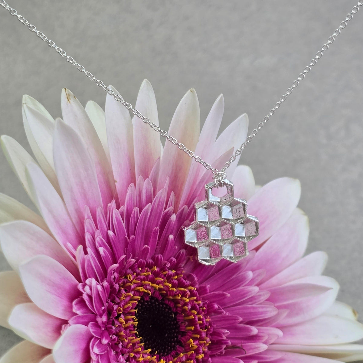 Meli VIII Pendant