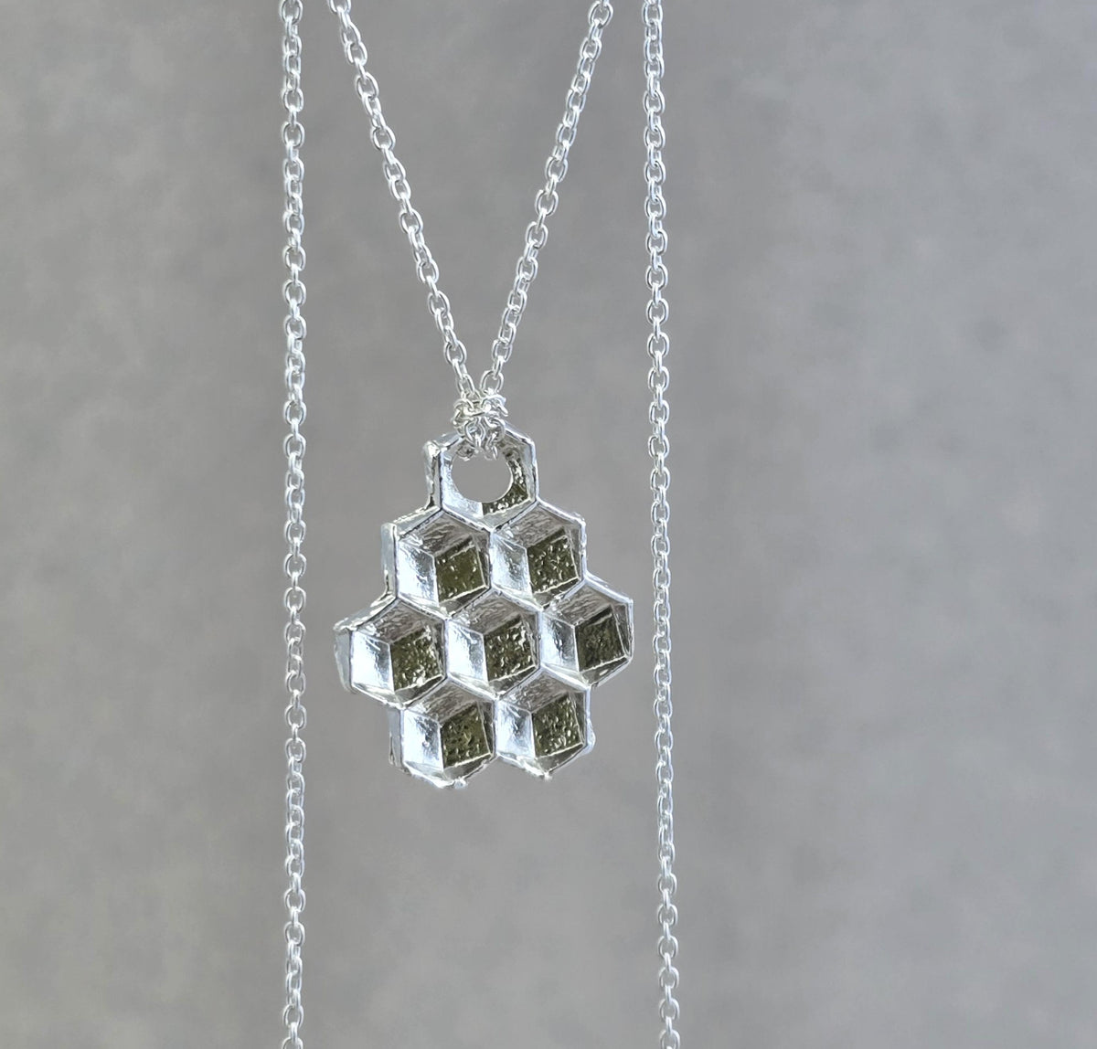 Meli VIII Pendant